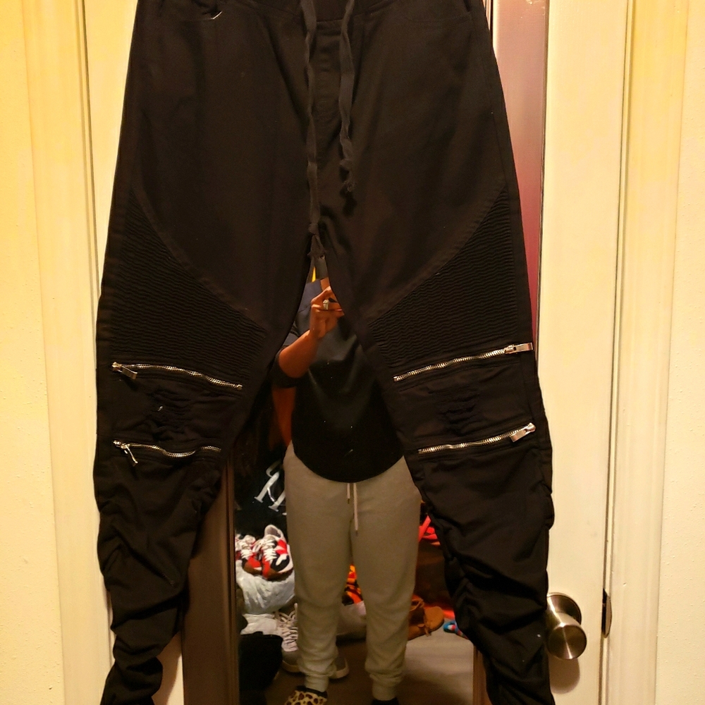 Black pair of jeggings